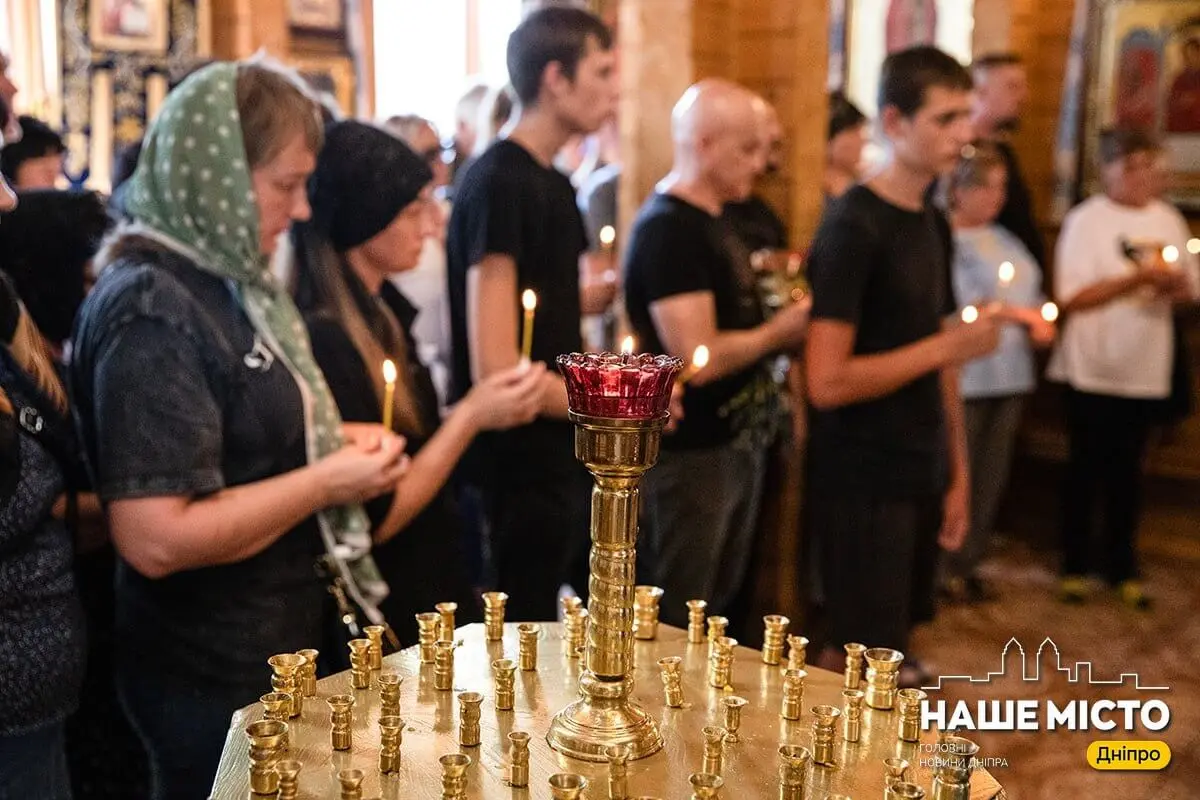 “Саня, ми знаємо, що ти поруч”: у Дніпрі віддали шану загиблому Захиснику Олександру Сиренкову