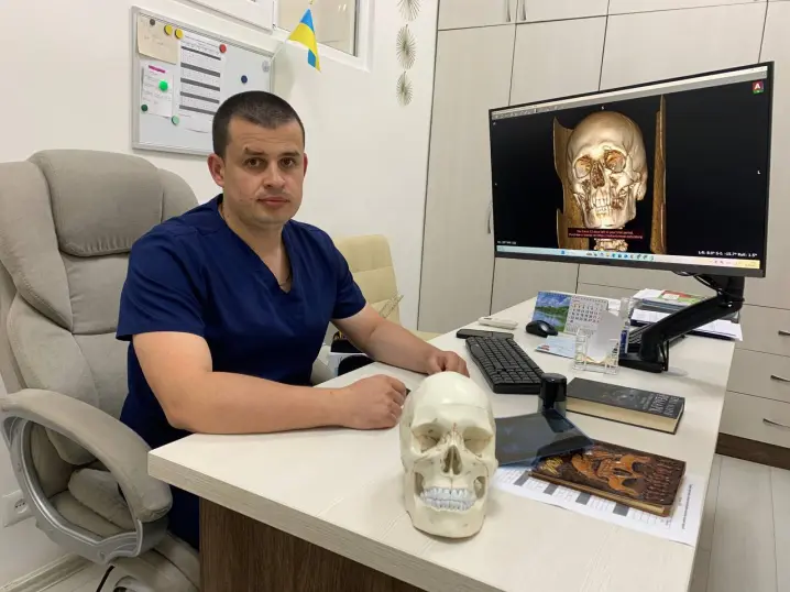 У Чернівцях вперше провели унікальні операції на обличчі без зовнішніх розрізів