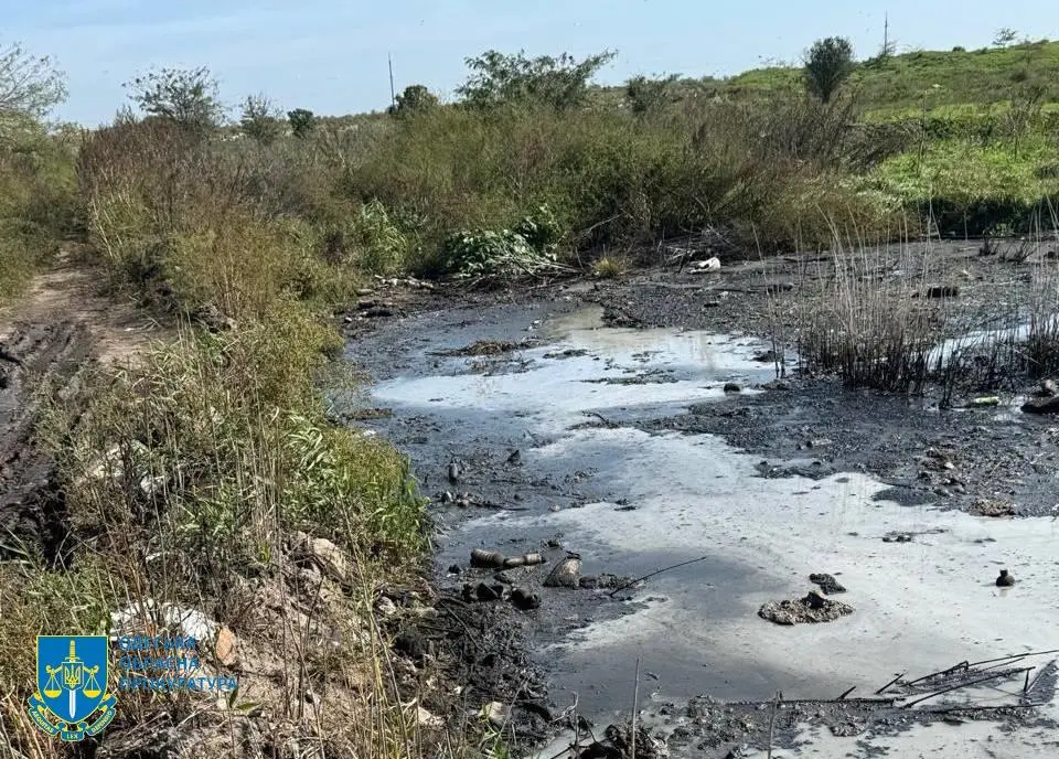 Забруднення земель токсичними відходами: директору підприємства на Одещині повідомили про підозру