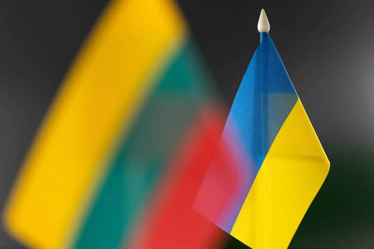 У Литві з будівлі Спеціальної слідчої служби вкрали український прапор