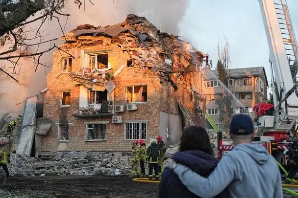 Моторошний обстріл Києва: скільки людей загинуло та що відбувається на місці ударів