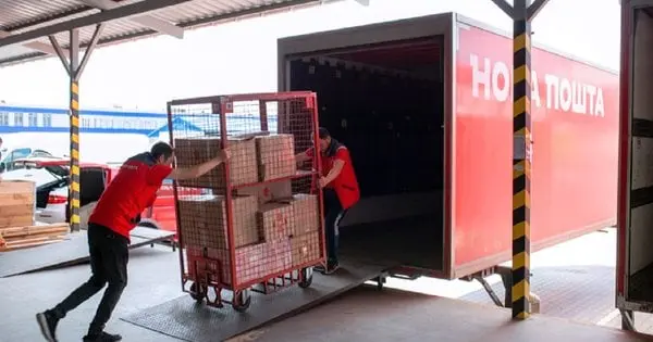 «Нова пошта» повідомила про наслідки виїзду за кордон 18-22 річних хлопців