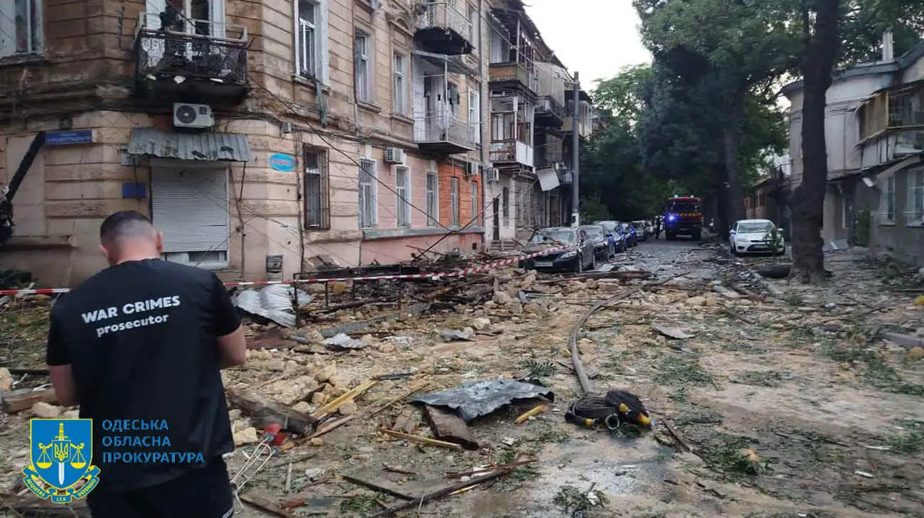 Нічний удар по Одесі: двоє загиблих, пошкоджено пологовий будинок, станцію "швидкої", вокзал