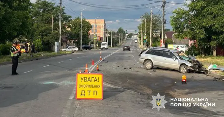 У Чернівцях, під час ліквідації наслідків обстрілу, в ДТП потрапив автомобіль рятувальників