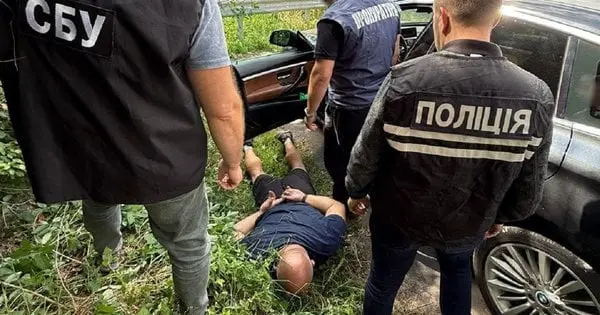 54-річного переправника з Львівщини затримали після одержання 30 тис. доларів