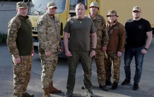 Волонтери «Української команди» передали чергову вантажівку батальйону «Свобода»