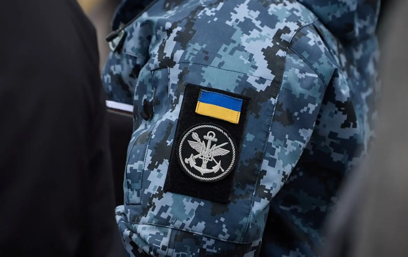 Спростували фейк РФ про "окупацію": морпіхи підняли прапор у Дачному на Дніпропетровщині