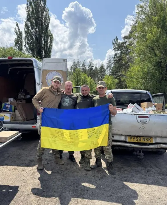 Волонтери з Динівців та Боян відвезли допомогу військовим на фронт