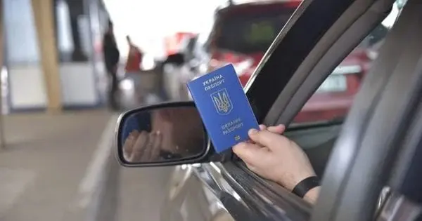 У Львівську ОВА подали запит на виїзд чоловіків з підписом російського імператора