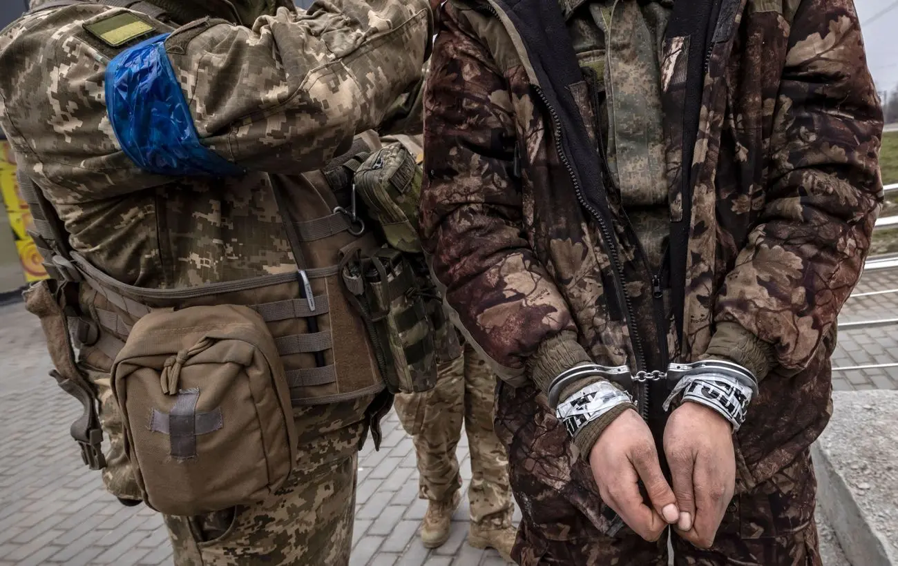 СБУ повідомила про підозру полоненому окупанту, який розстріляв двох воїнів ЗСУ