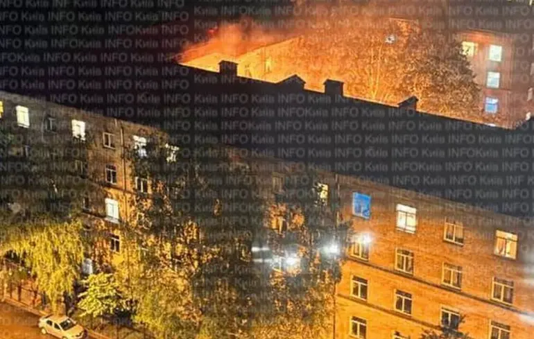У Києві росіяни атакували об'єкти енергетики, КМВА попереджає про відключення світла
