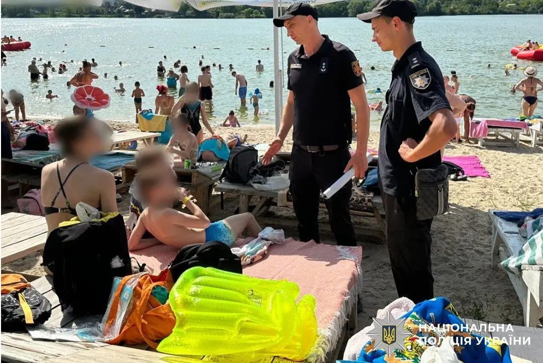 Поліціянти прийшли на пляж у Харкові: про що попереджали відпочивальників