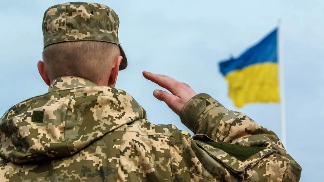 Рада дозволила громадянам віком 60+ йти на контракт в армію