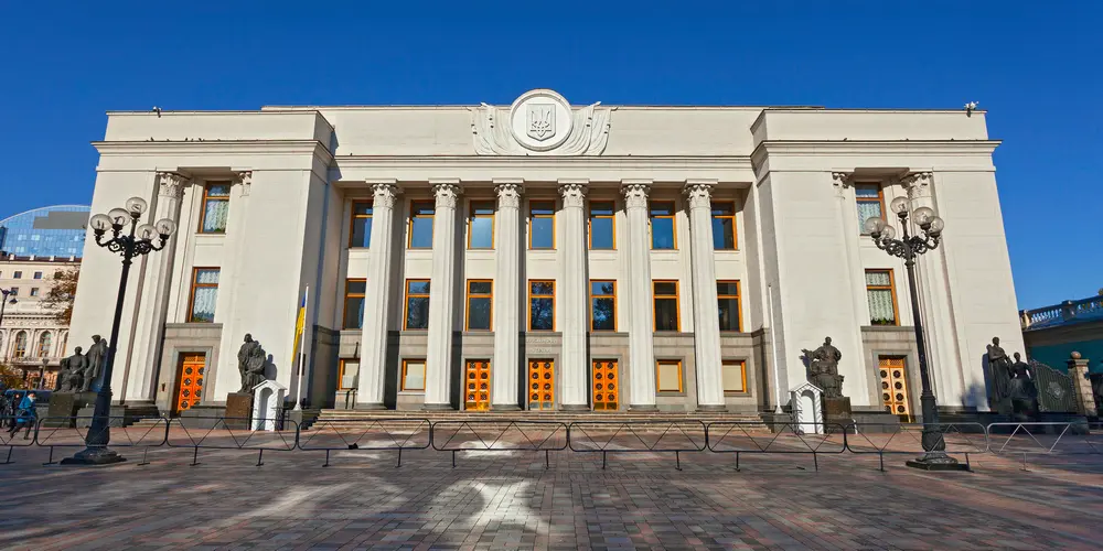 КМІС выяснил, что только половина украинцев видят в стране развитие демократии
