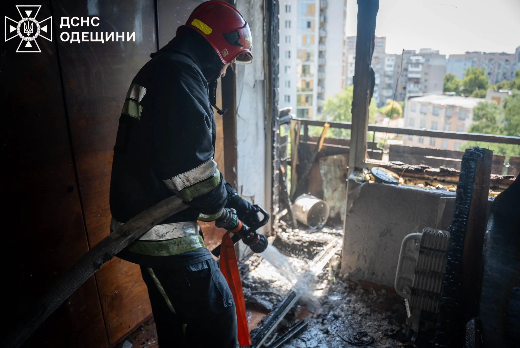 В одеській багатоповерхівці гасили пожежу (фото)