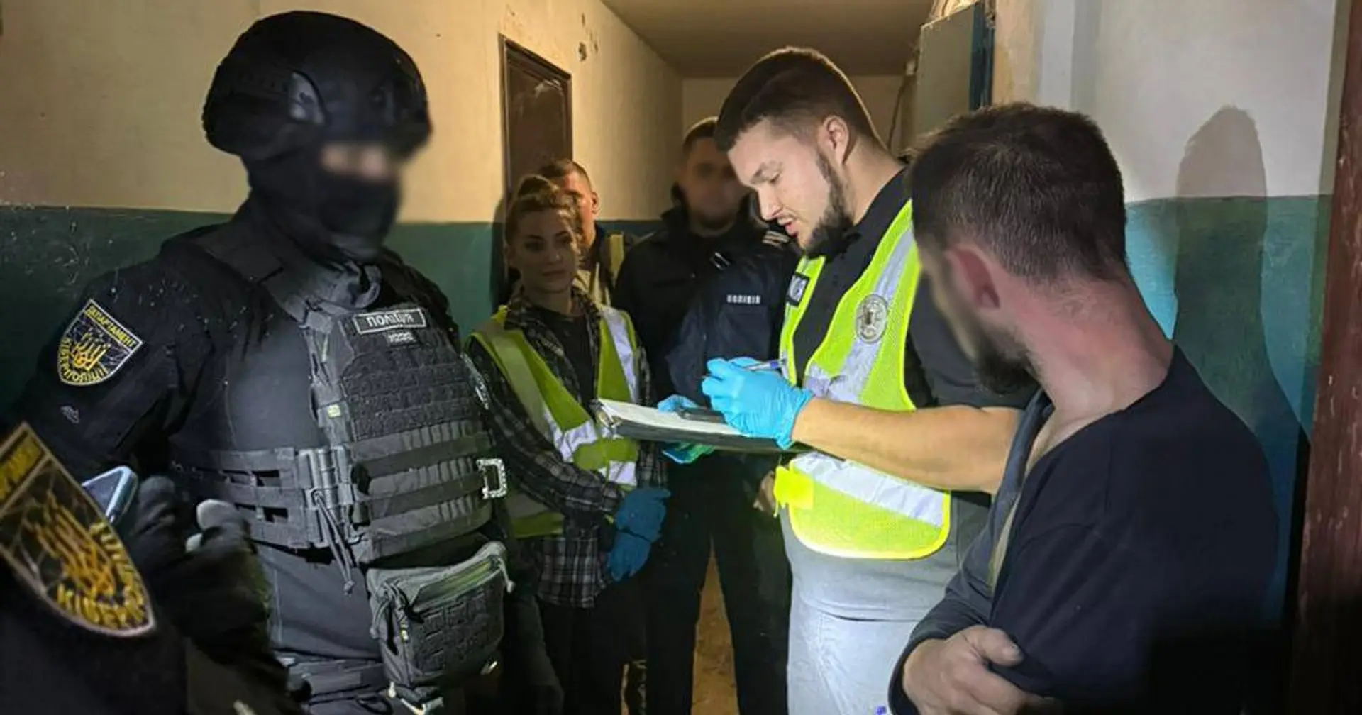 У Києві затримали чоловіка, який розбещував 7-річну дівчинку і зняв це на відео
