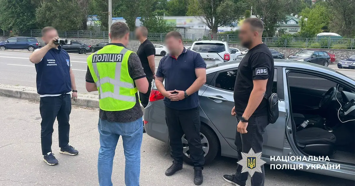 Чоловіка, що торгував водійськими правами без іспитів, затримали у Харкові