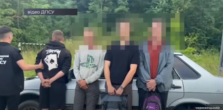 Намагались втекти з країни: прикордонники затримали трьох «ухилянтів» та їхнього гіда