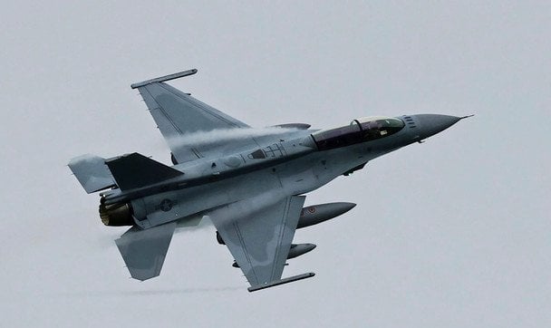 Нідерланди анонсували передавання Україні F-16 - деталі