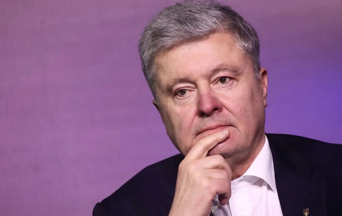 Порошенко вимагає будівництва нових фортифікацій на фронті. Йому пригадали "Стіну"