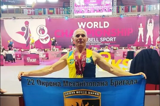 Вінничанин здобув три «золота» на Чемпіонаті світу з гирьового спорту