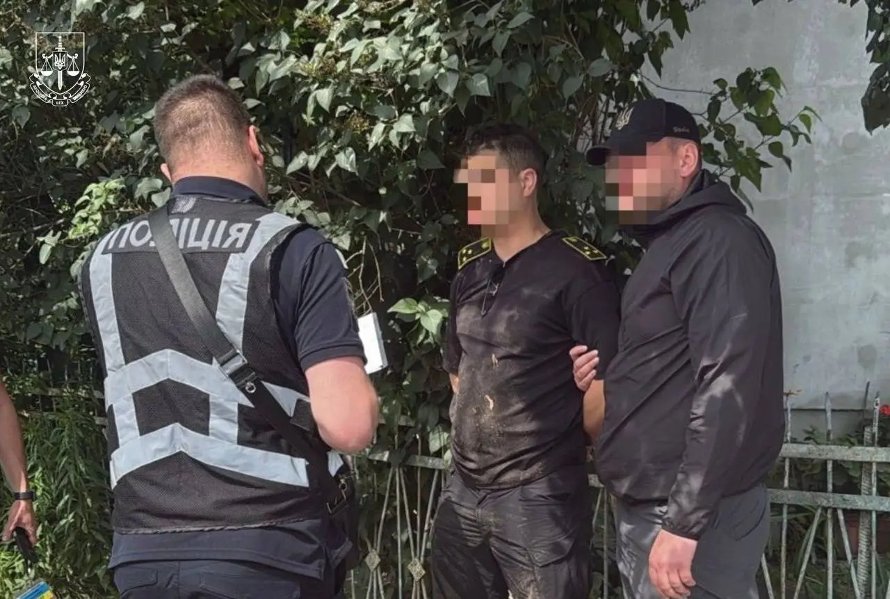 Офис Генпрокурора: Обнаружен таможенник, который помогал вывозить валюту за взятку