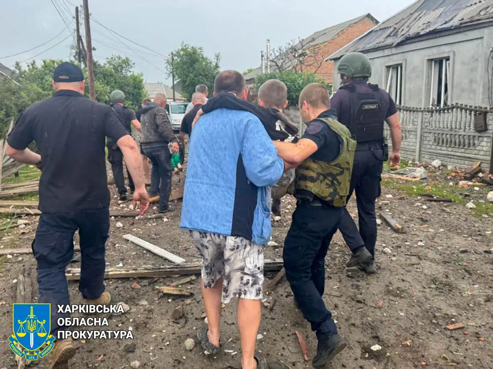 Росіяни ударили по Золочіву: постраждали пʼять людей, серед яких дитина (фото)