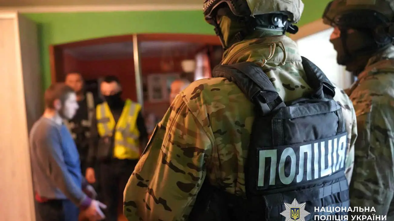 Нацполіція проводить понад 500 обшуків в рамках боротьби з незаконним обігом зброї в країні