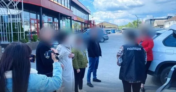 На Хмельниччині викрили схему виїзду чоловіків за кордон під виглядом супровідників
