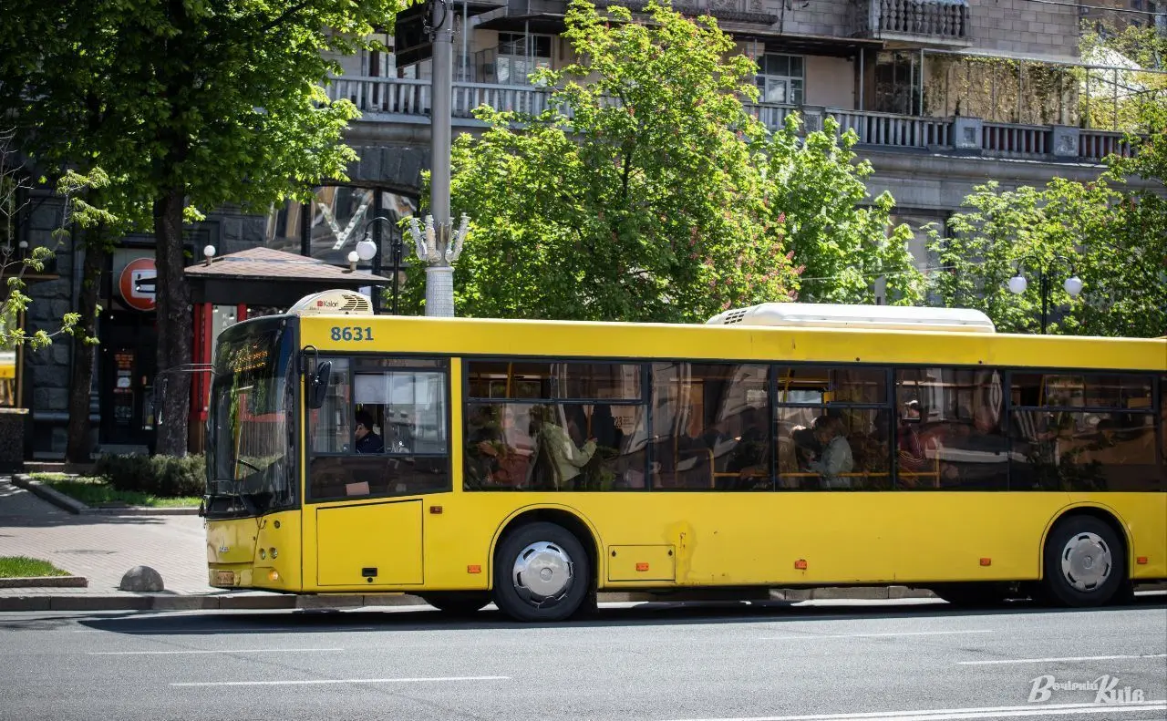 Цими вихідними низка столичних автобусів і тролейбусів курсуватимуть зі змінами руху: перелік маршрутів