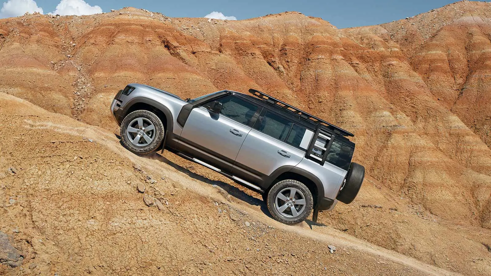 Land Rover Defender характеристики, які вражають: огляд для тих, хто шукає надійність