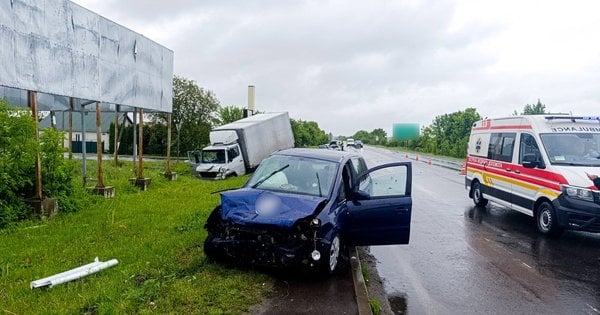 На Рівненщині сталася потрійна ДТП, є загиблий та постраждалі