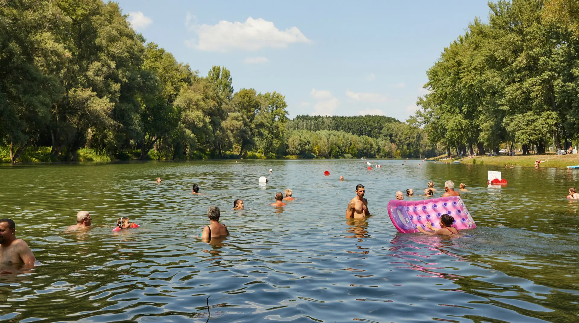 На яких пляжах України не можна купатися: перелік від ЦГЗ