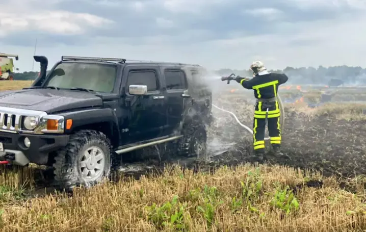 Пожежа на Буковині: згоріло поле та автомобіль