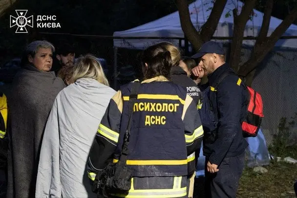Рятувальники дістали з-під завалів будинку у Києві 10 тіл загиблих, серед яких дворічна дитина