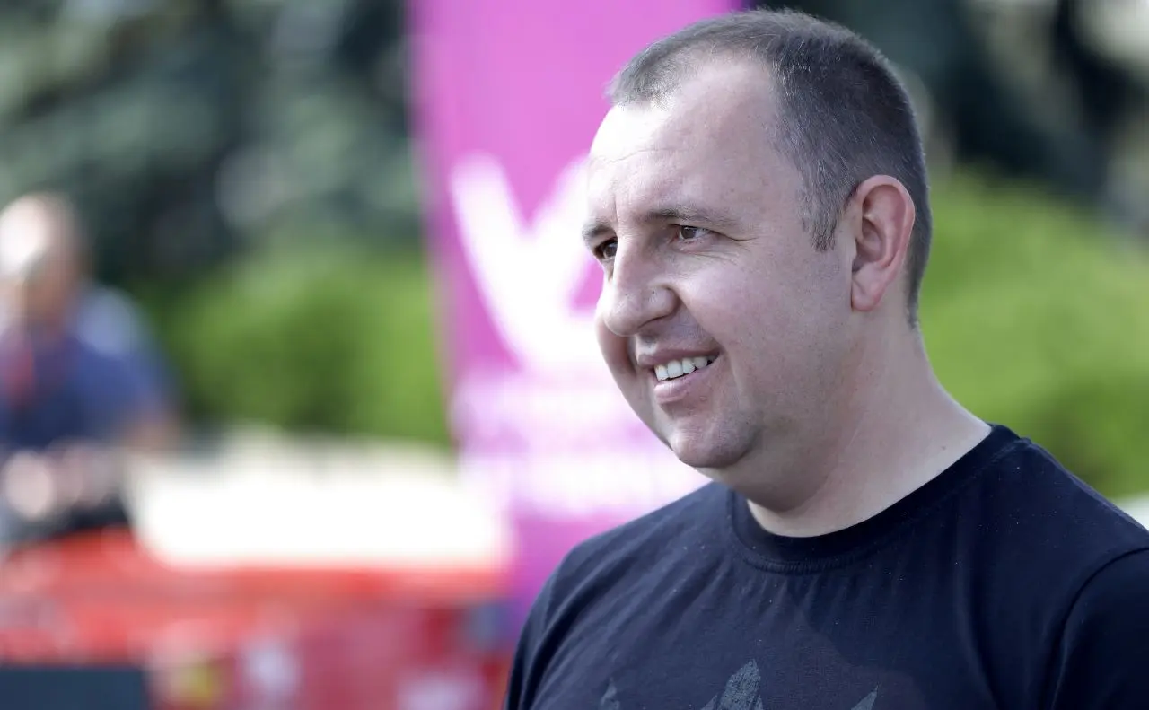 «Ми хочемо, щоб донати стали частиною щоденної рутини українців»: інтерв’ю із Володимиром Гавришем про кампанію «Смачно, бо на дрони!»