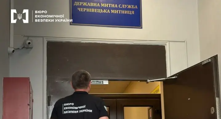 Контрабанда сигарет до Румунії. Правоохоронці розповіли з чим пов’язані масштабні обшуки на Чернівецькій митниці