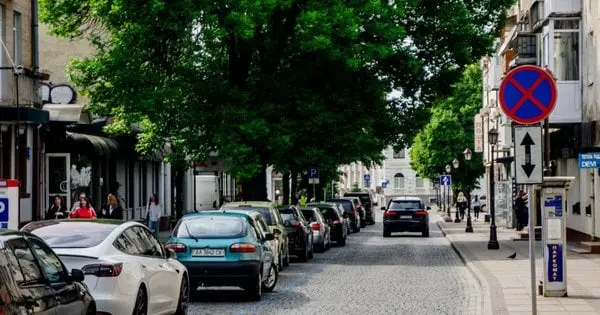 На двох платних парковках у центрі Луцька зросли ціни