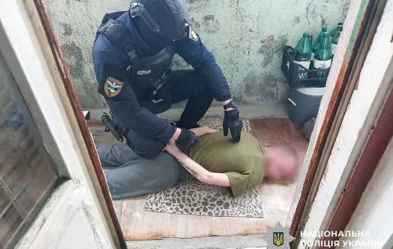 Понад 500 обшуків: Поліція проводить операцію по боротьбі з незаконним обігом зброї