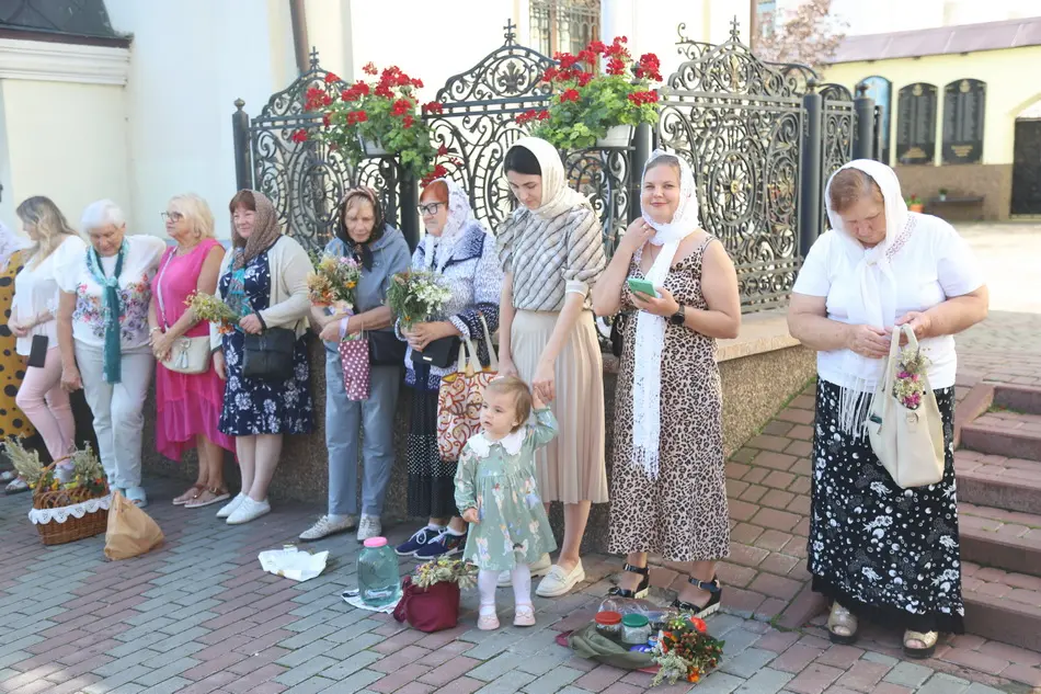 Маковія у Вінниці: під кафедральним Собором зібрались сотні вірян