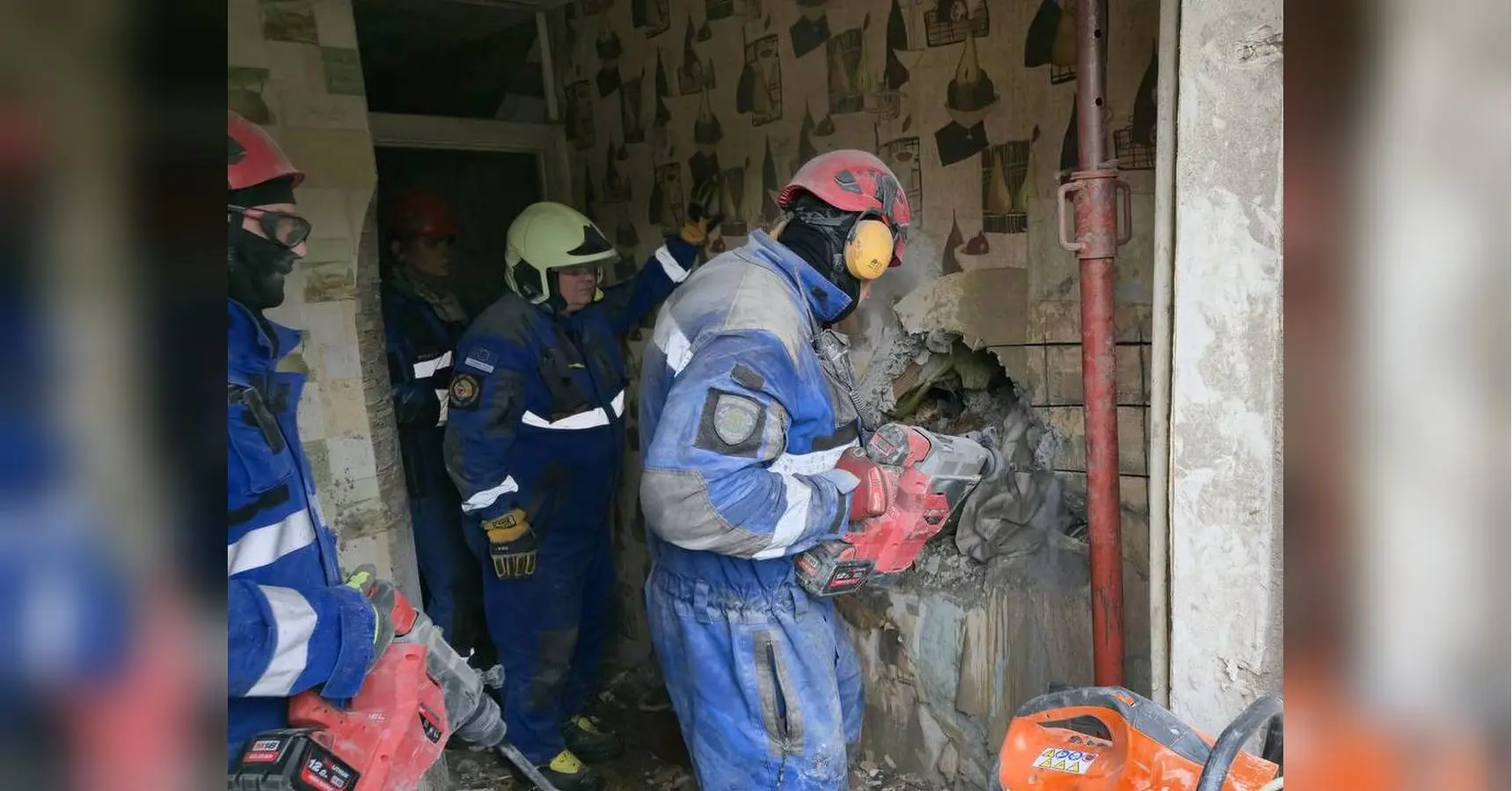 П’ять годин провів під завалами: на місці ракетного удару в Києві врятували чоловіка (фото)