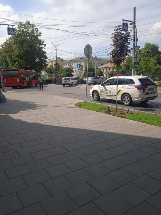 На вулиці Івана Франка у Чернівцях утворились затори