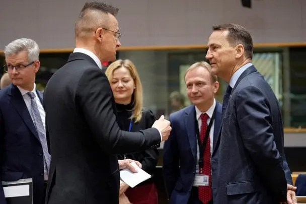“Мадяр” "посварив" Сікорського і Сіярто: політики вибухнули заявами на адресу один одного