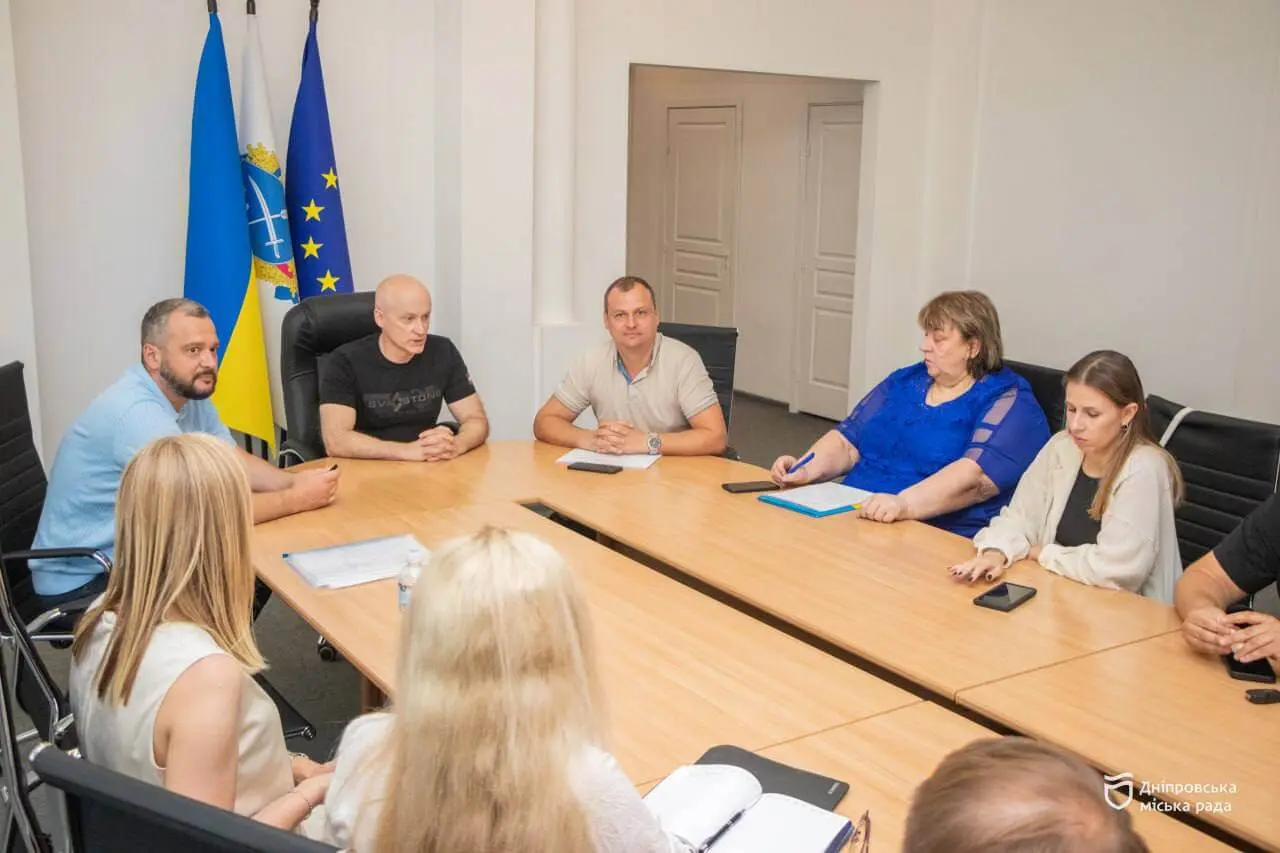 Сертифікати на втілення важливих проєктів: у Дніпрі нагородили переможців другого етапу конкурсу громадських ініціатив