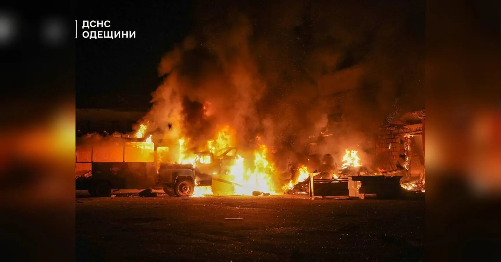 У Харкові десятки постраждалих внаслідок ударів ворога по багатоповерхівках (відео)