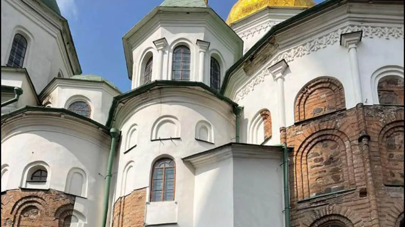 Росіяни вночі пошкодили Софійський собор і Одеську кіностудію