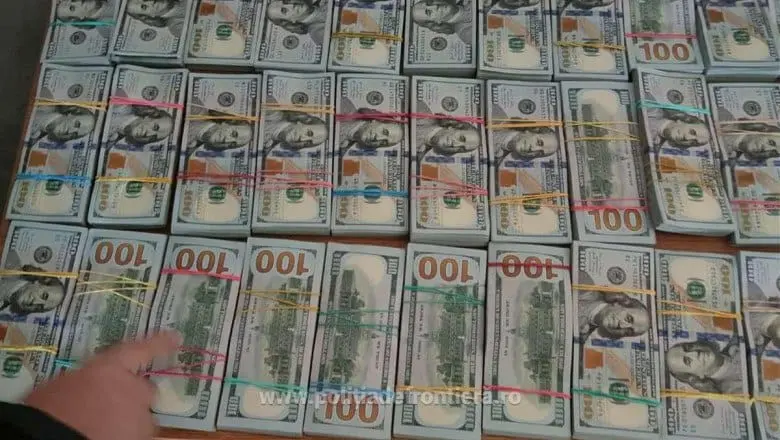 Українці намагалась ввезти в Румунію $1,4 млн готівкою, сховавши її під одягом