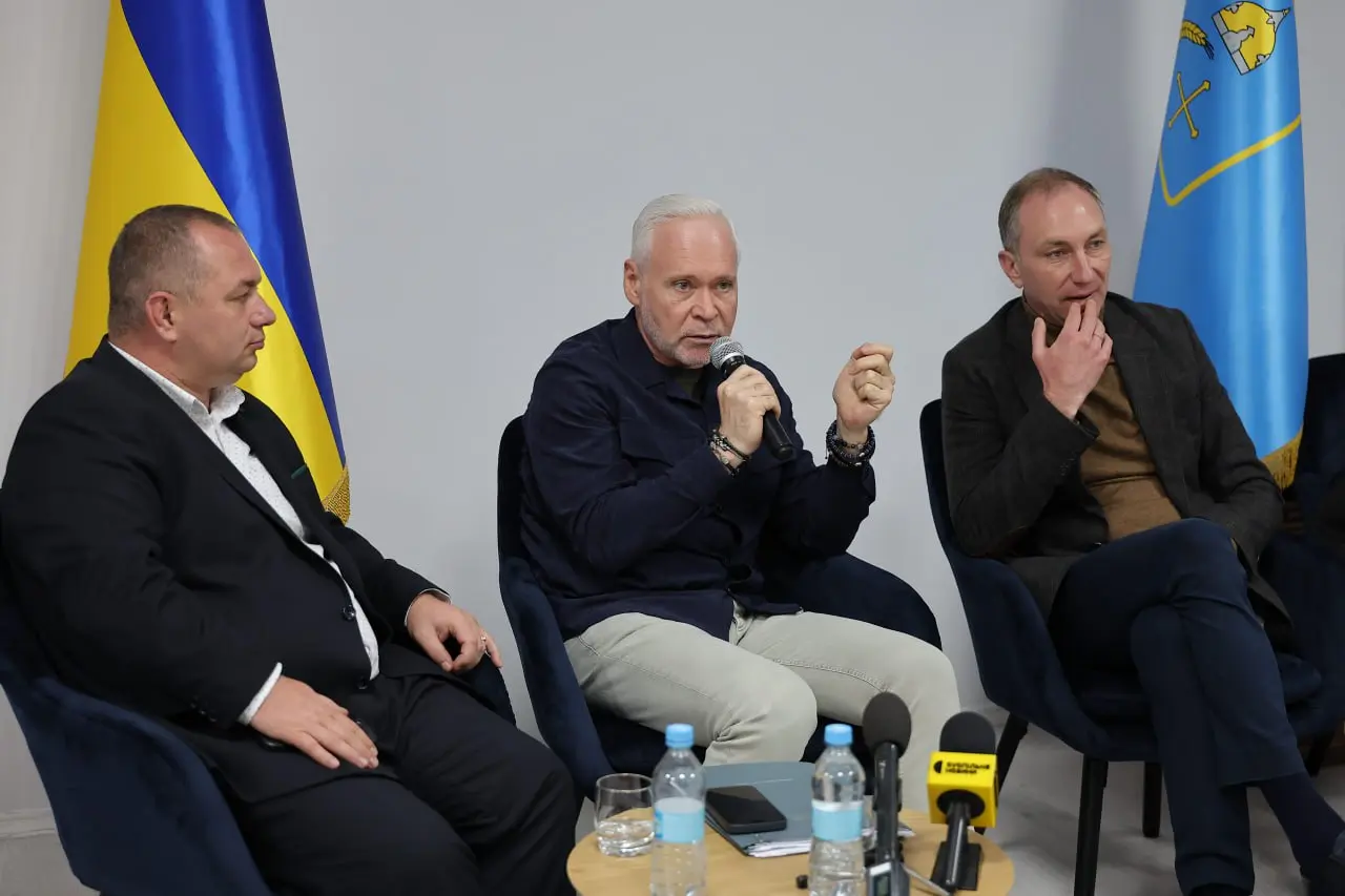 Скільки мають отримувати лікарі у прифронтових містах, розповів мер Харкова
