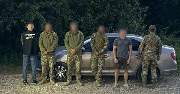 На Буковині затримали групу ухилянтів у військовій формі