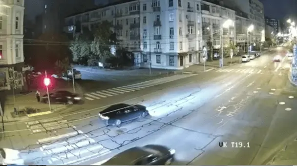 У Києві працівник прокуратури збив жінку на пішохідному переході (відео)